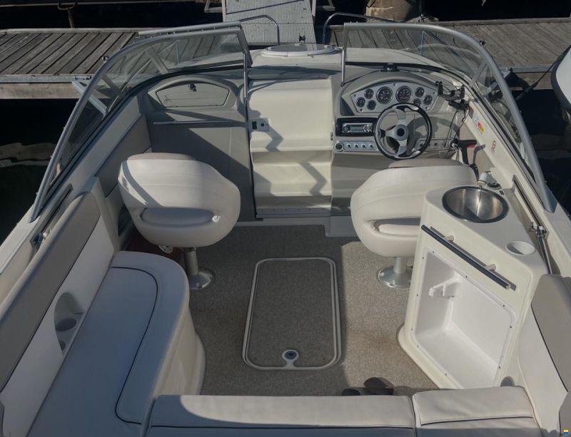 Bayliner 702 Cuddy