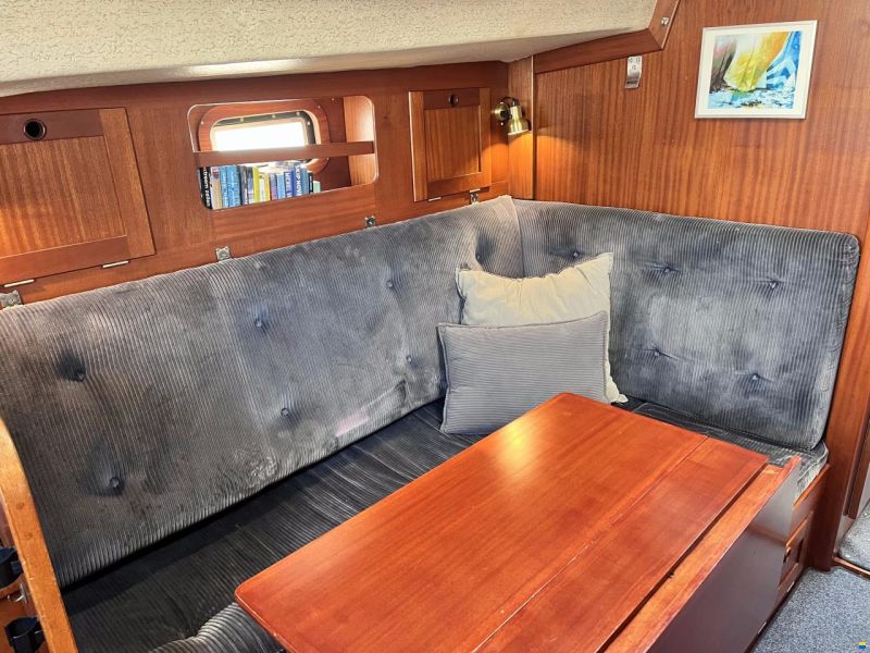 Hallberg-Rassy 352