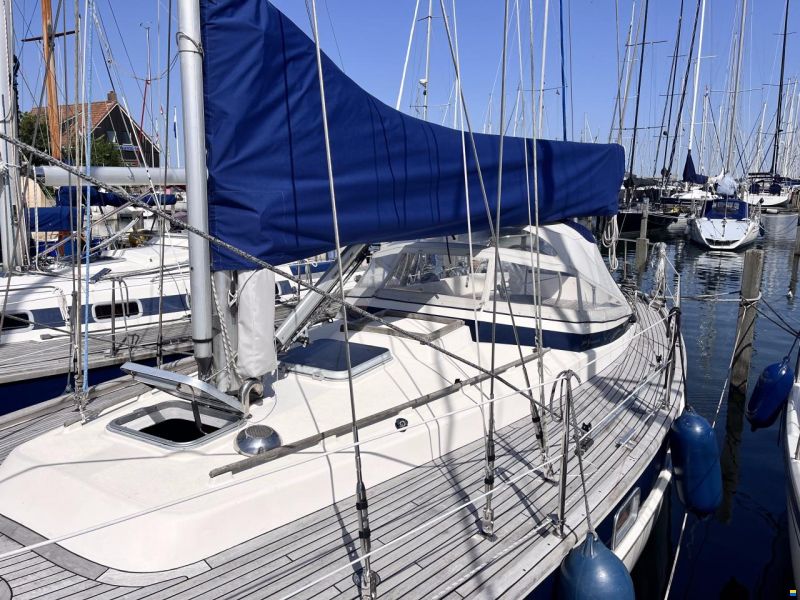 Hallberg-Rassy 352