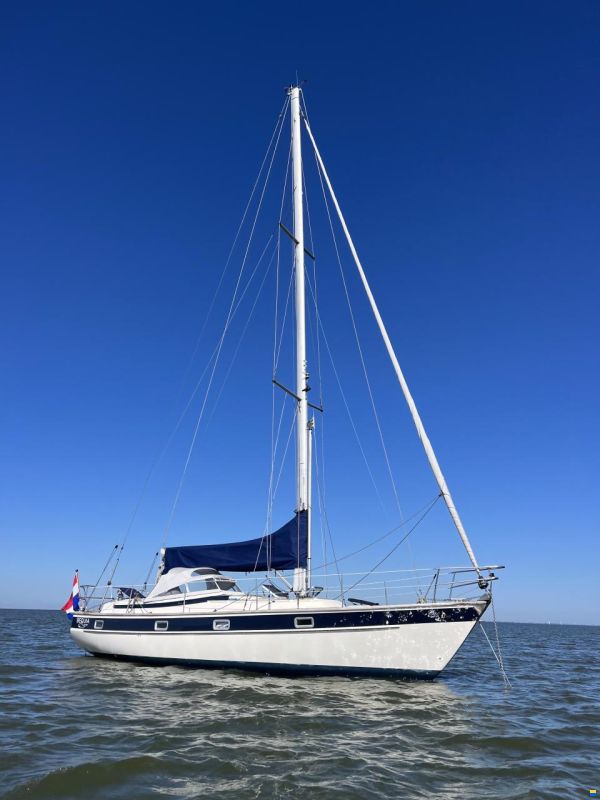 Hallberg-Rassy 352
