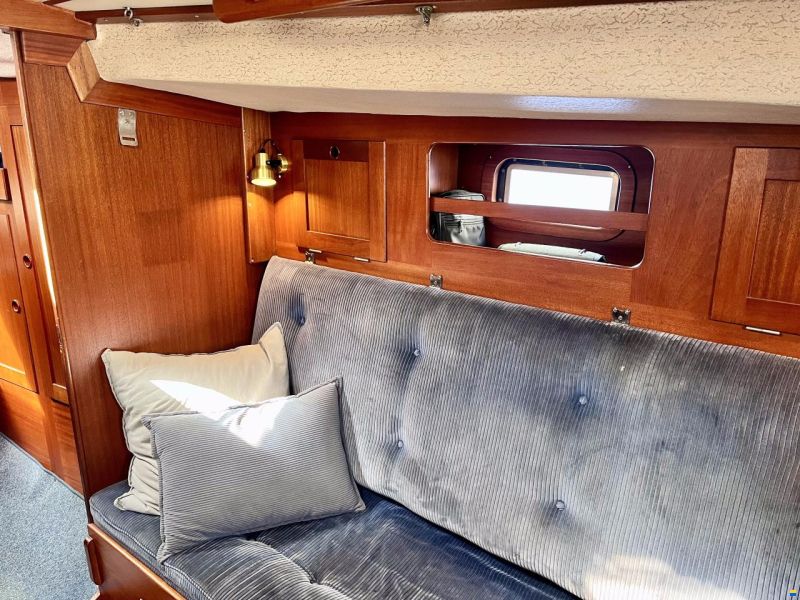 Hallberg-Rassy 352