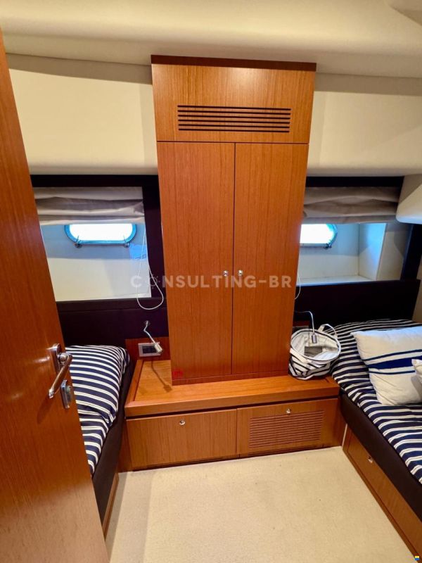 Ferretti 530