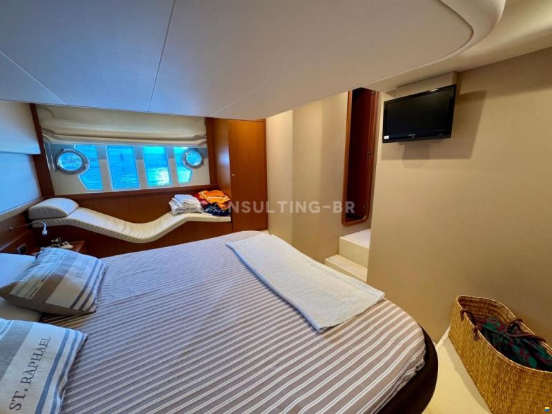 Ferretti 530