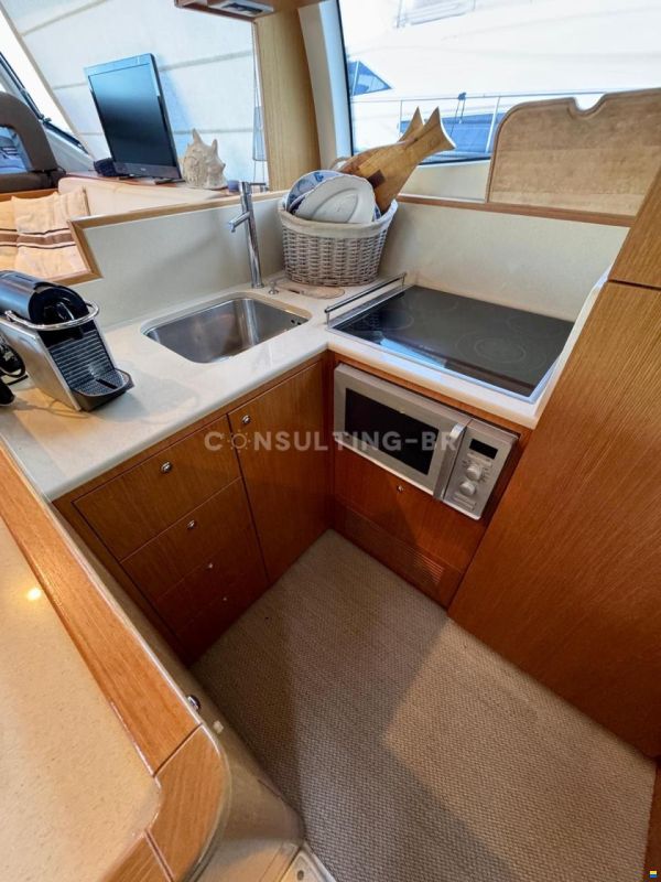 Ferretti 530
