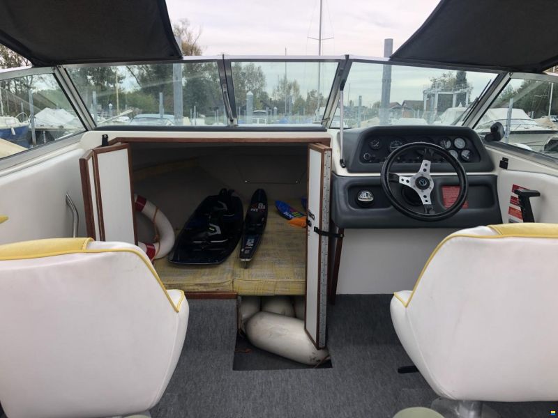 Sea Ray CC 200