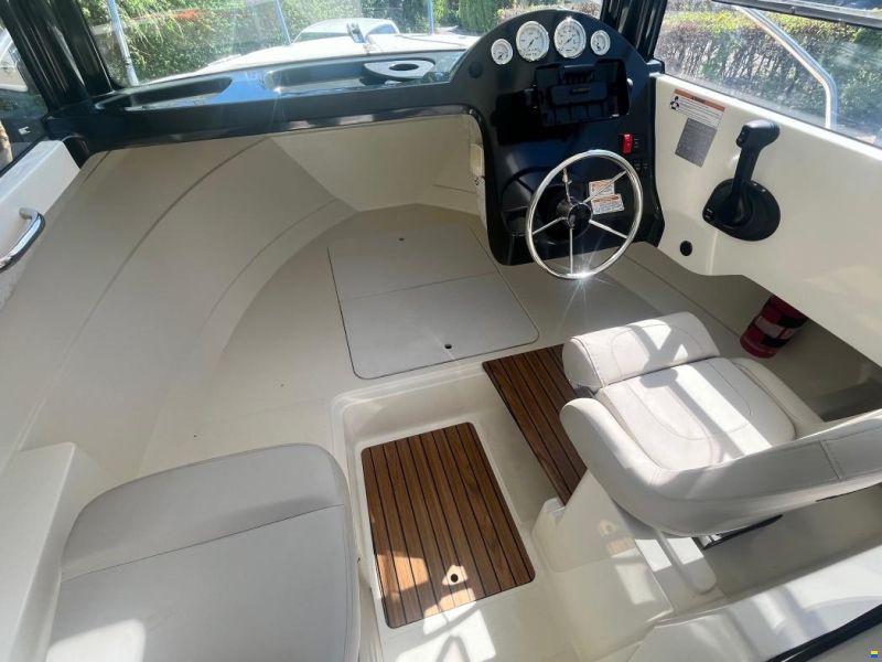 Quicksilver 555 Pilothouse