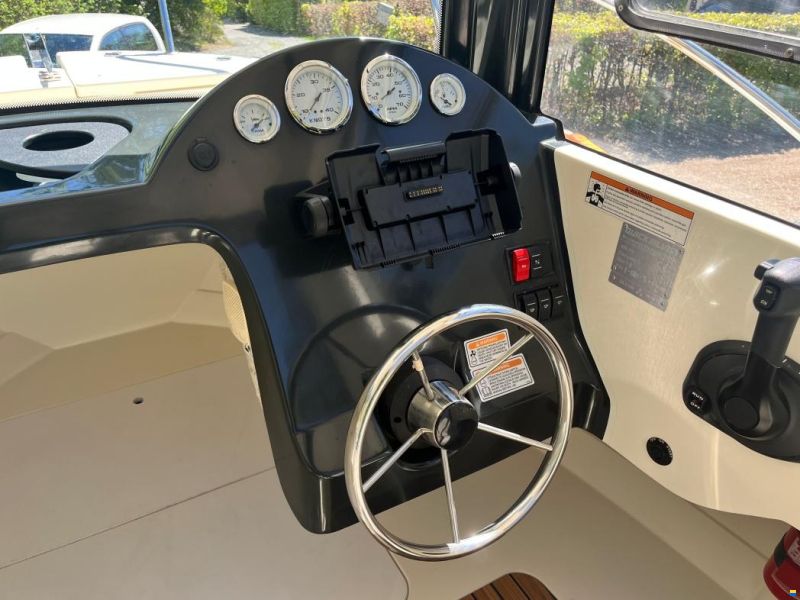 Quicksilver 555 Pilothouse