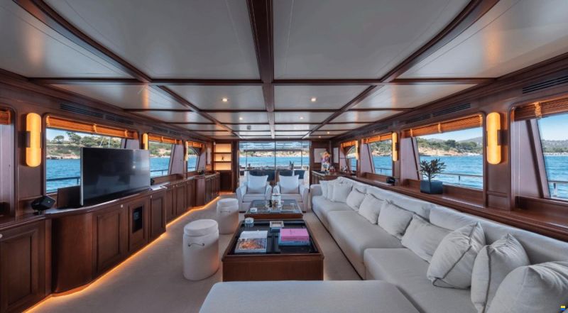 Ferretti Custom Line Navetta 30