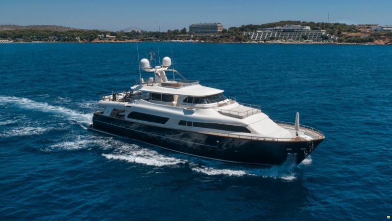 Ferretti Custom Line Navetta 30