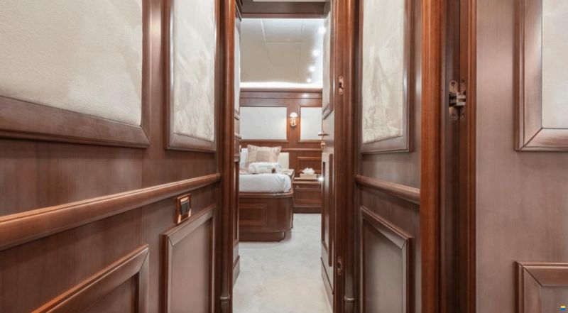 Ferretti Custom Line Navetta 30