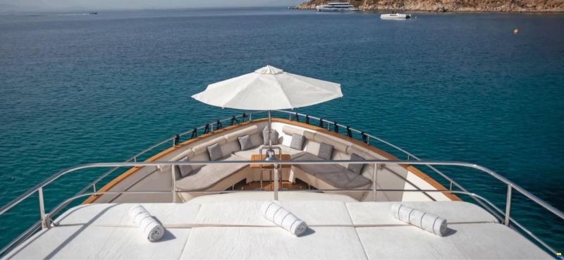 Ferretti Custom Line Navetta 30