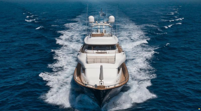 Ferretti Custom Line Navetta 30