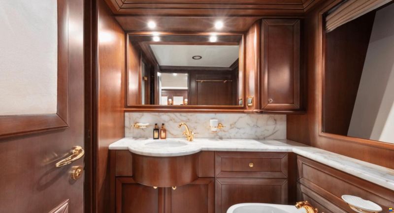 Ferretti Custom Line Navetta 30
