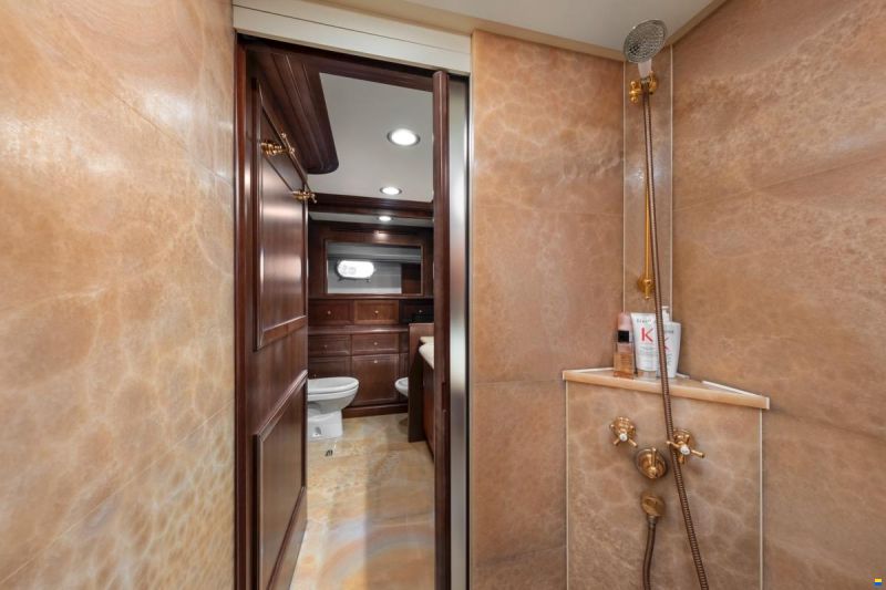 Ferretti Custom Line Navetta 30