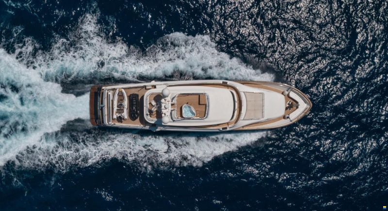 Ferretti Custom Line Navetta 30
