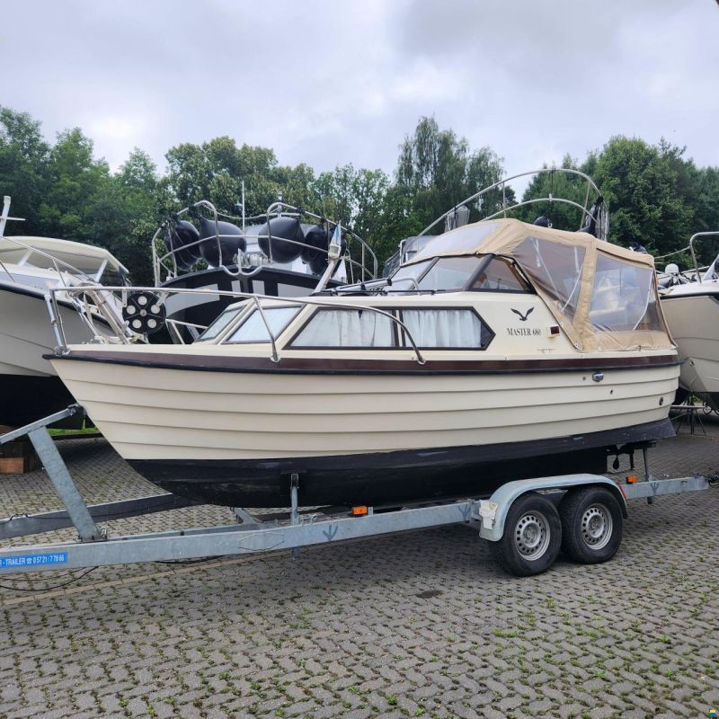 Master 680 Cabin