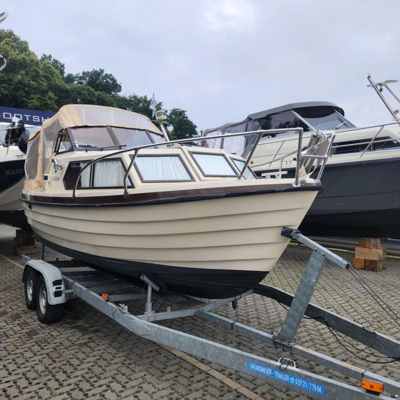 Master 680 Cabin