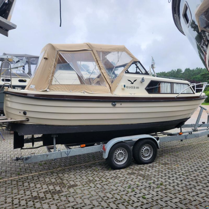 Master 680 Cabin