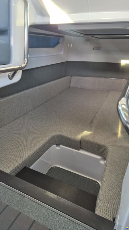 Axopar 37 XC Cross Cabin