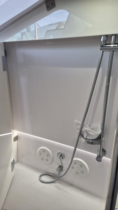 Axopar 37 XC Cross Cabin