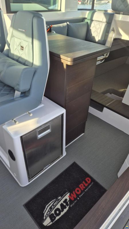 Axopar 37 XC Cross Cabin