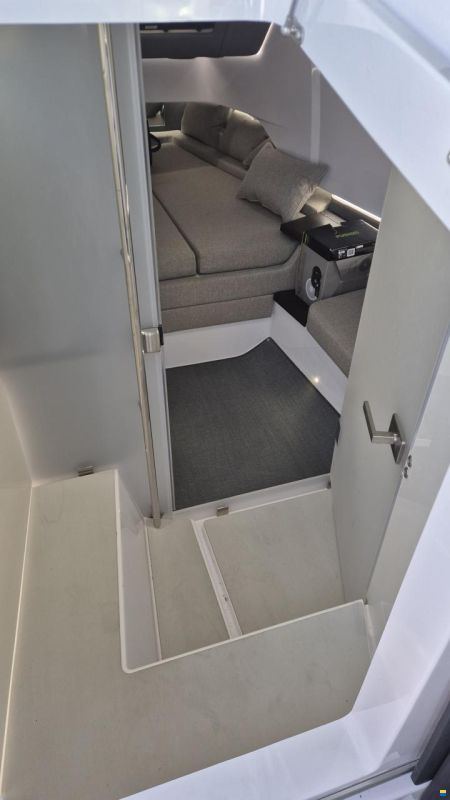 Axopar 37 XC Cross Cabin
