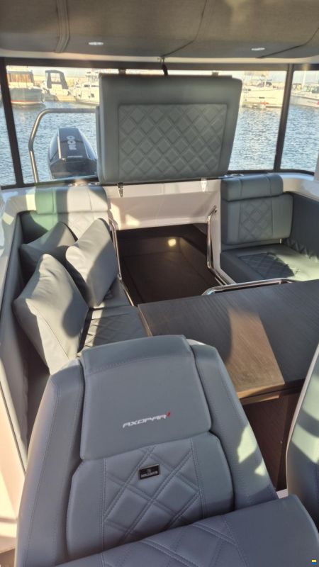 Axopar 37 XC Cross Cabin