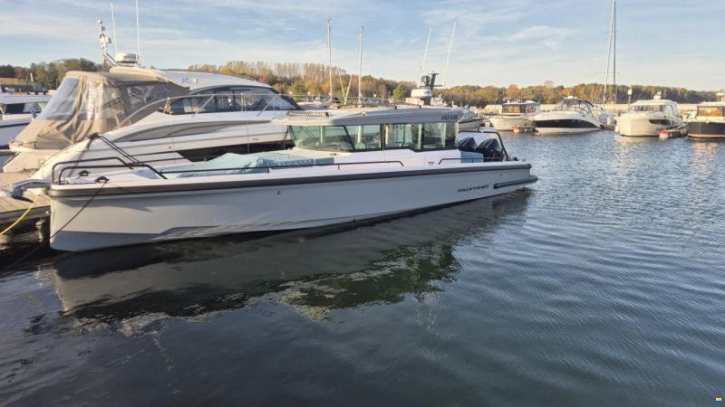 Axopar 37 XC Cross Cabin