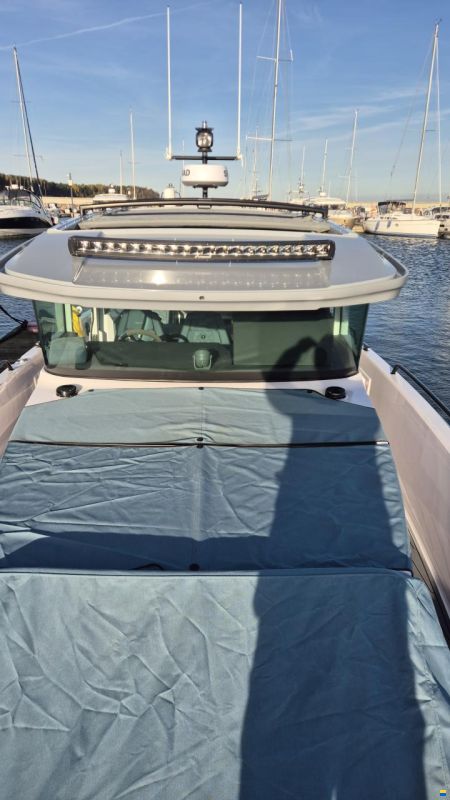 Axopar 37 XC Cross Cabin