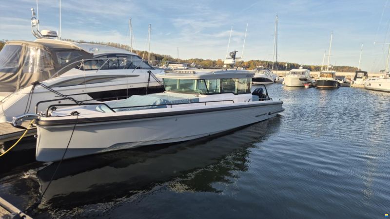 Axopar 37 XC Cross Cabin