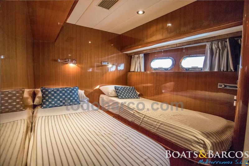 Elegance Yacht 76