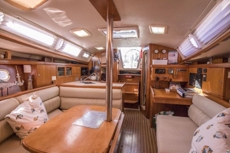 Hunter Marine Sun legend 36
