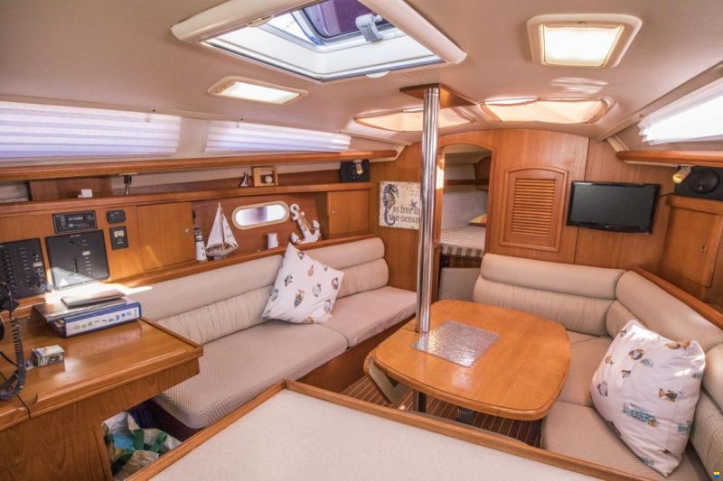 Hunter Marine Sun legend 36