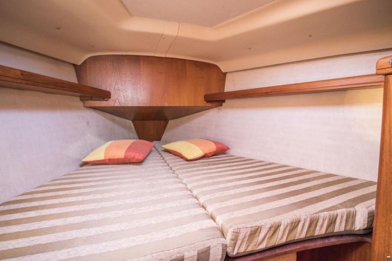 Hunter Marine Sun legend 36