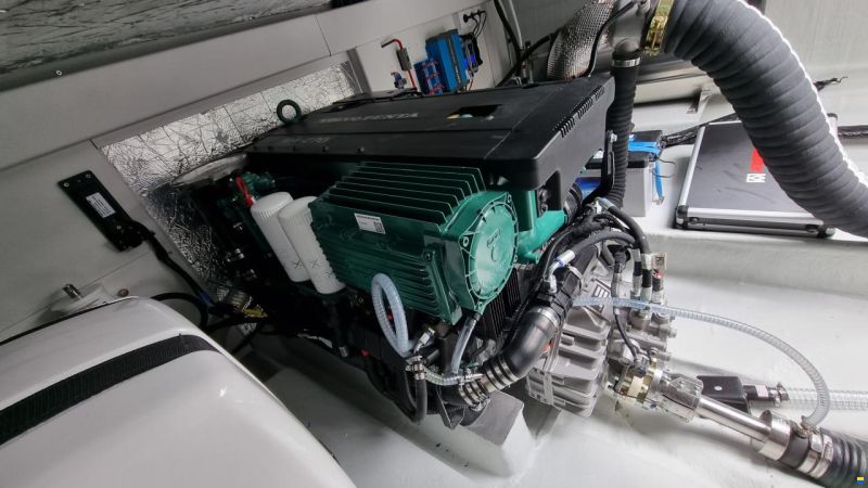 Cobra FUTURA 40 FlyBridge