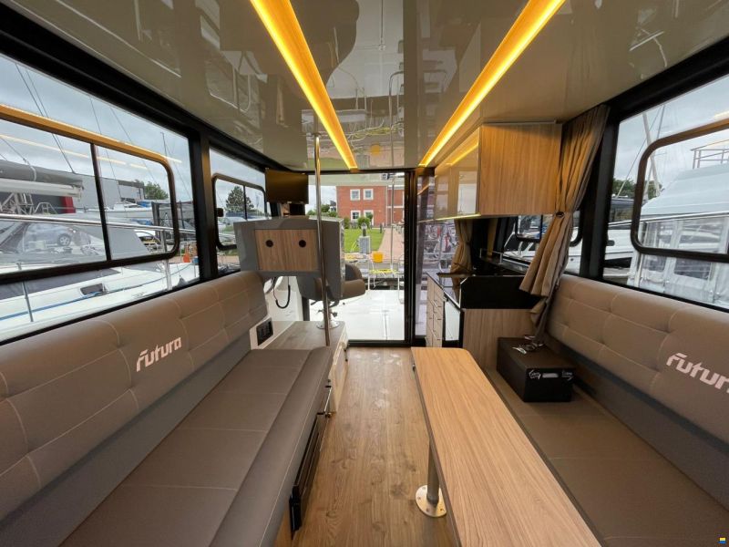 Cobra FUTURA 40 FlyBridge