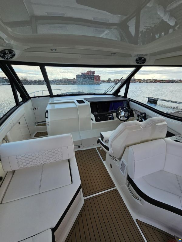 Sea Ray 320 Sundancer