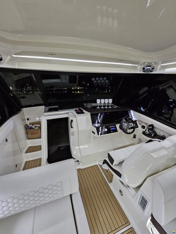 Sea Ray 320 Sundancer