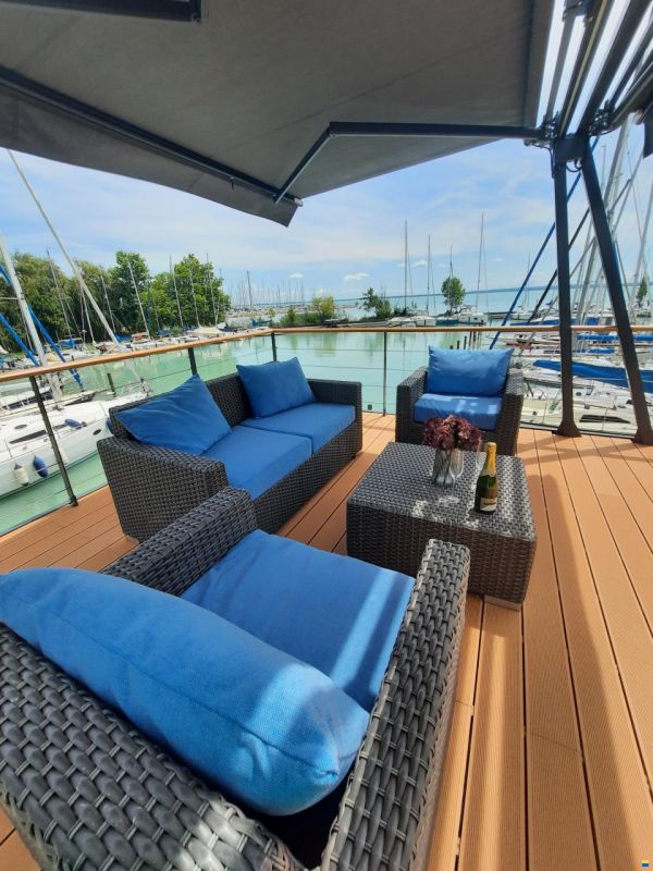 Floating Home - Houseboat by Kontex Kft.