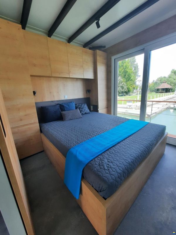 Floating Home - Houseboat by Kontex Kft.