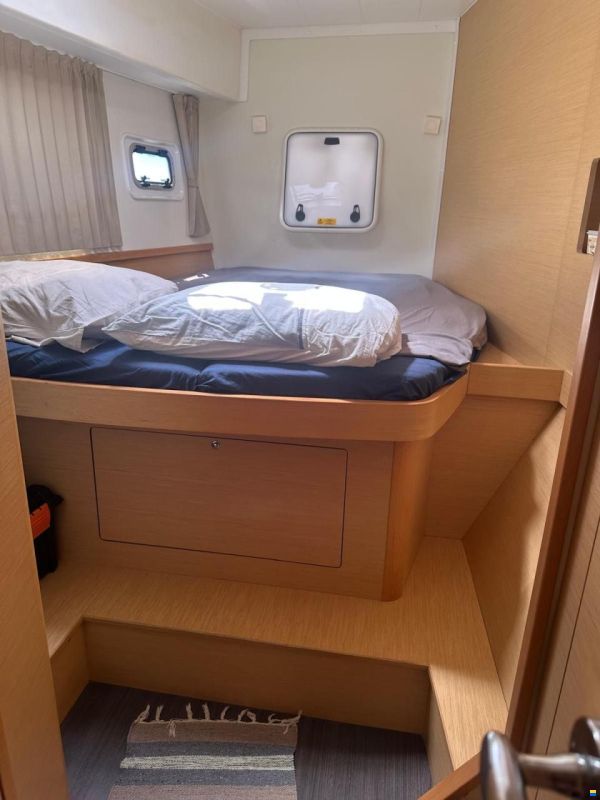 Lagoon 42