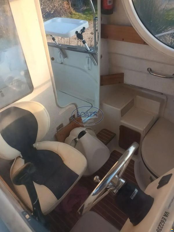 Quicksilver Pilothouse 580