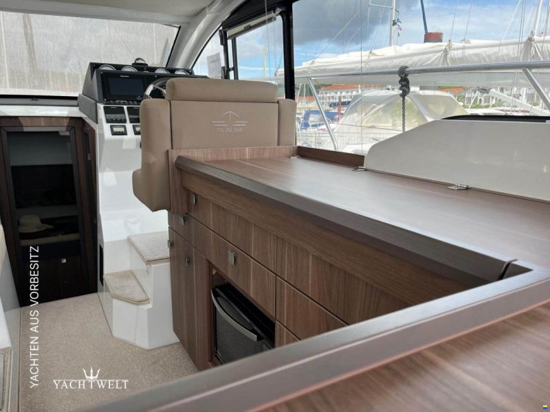 Sealine C330