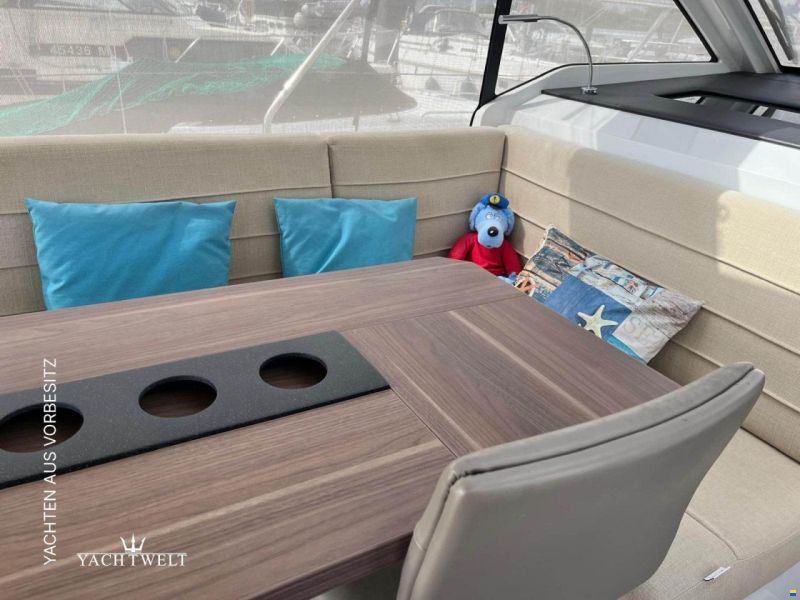 Sealine C330