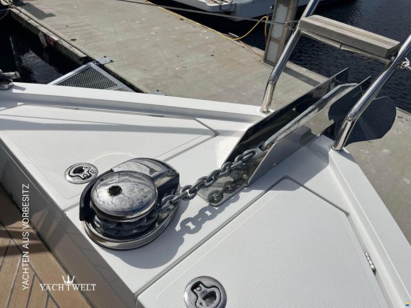 Sealine C 390
