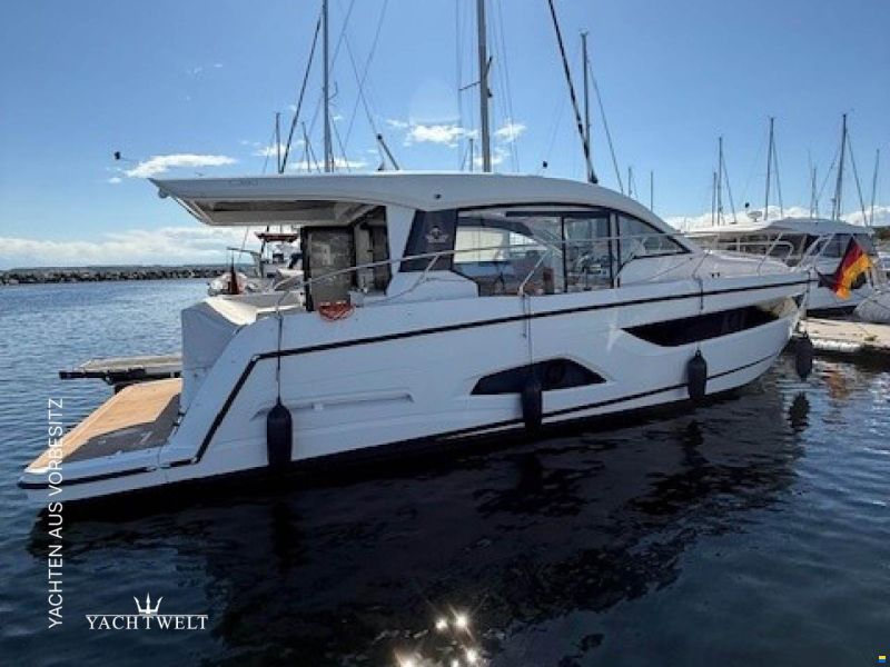 Sealine C 390