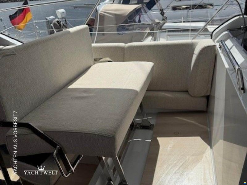 Sealine C 390
