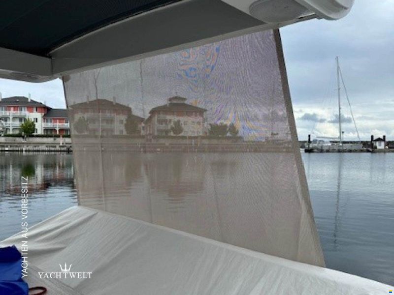 Sealine C 390