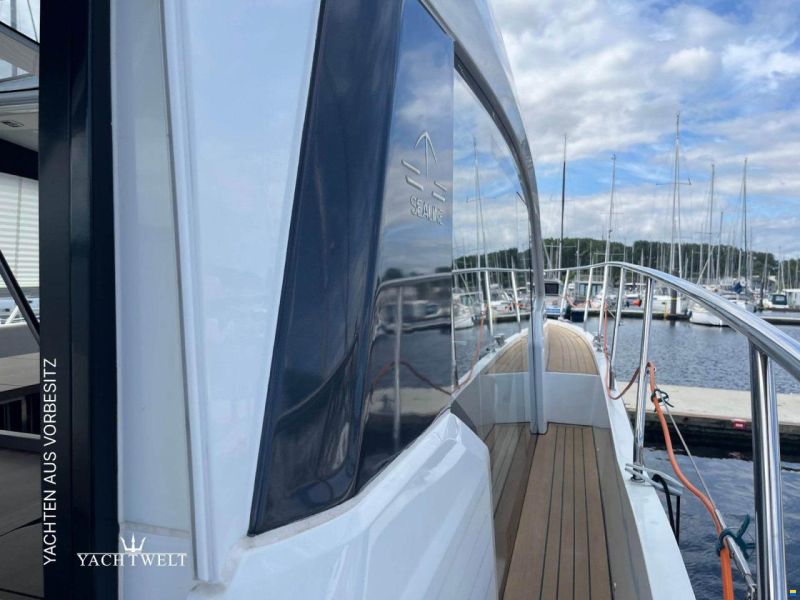Sealine C 390