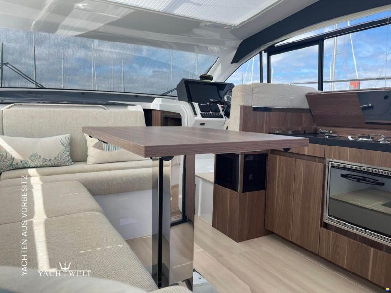 Sealine C 390